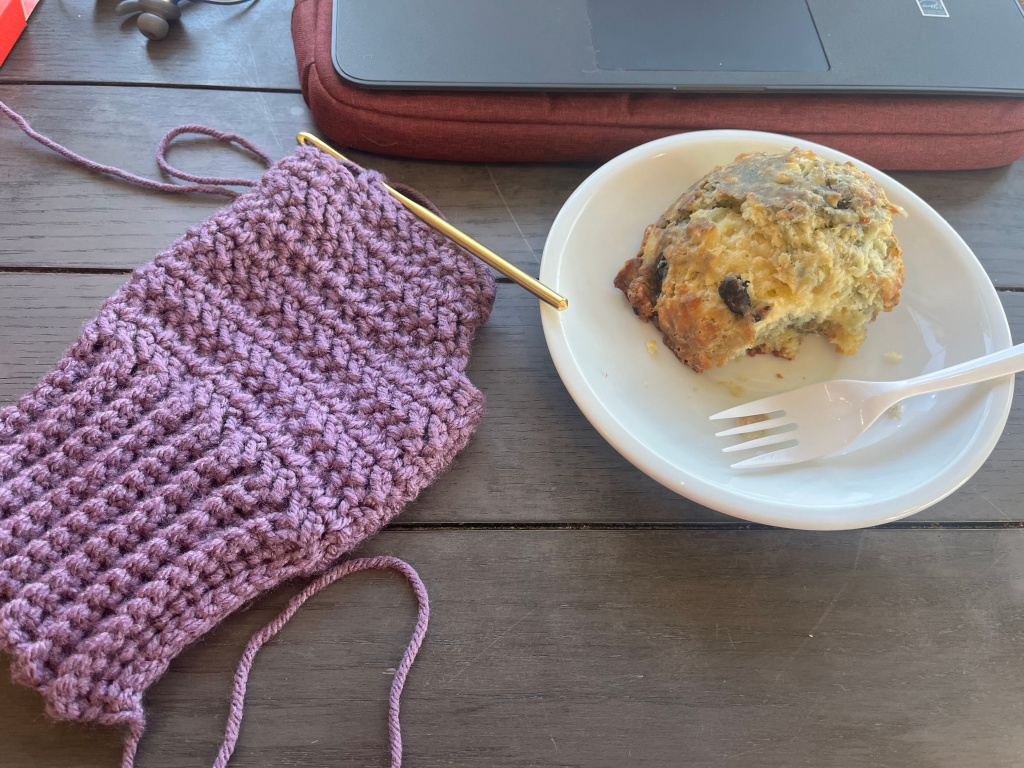A blueberry scone and fingerless gloves crochet project